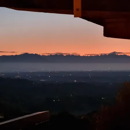 Linda's House Дом отдыха Монфорте-д'Альба